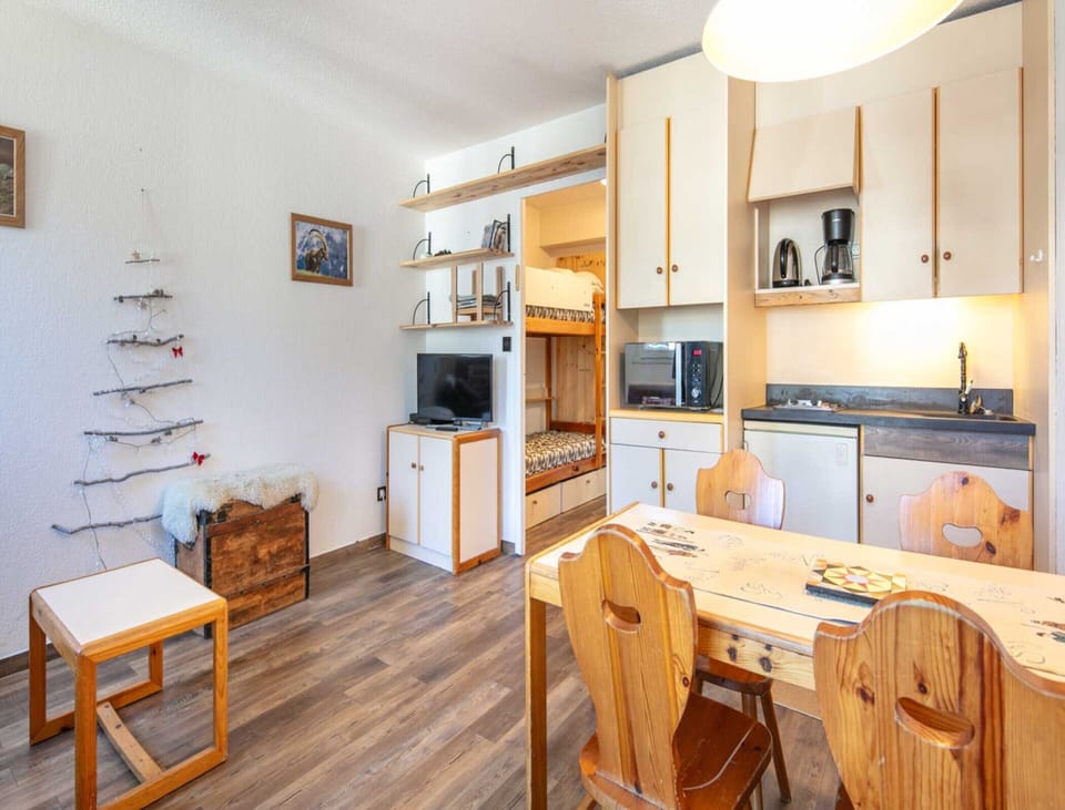 Apartment | Dining