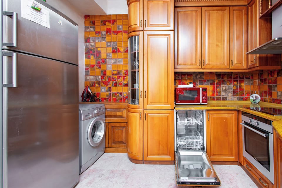 Apartment, 3 Bedrooms, City View | Private kitchen