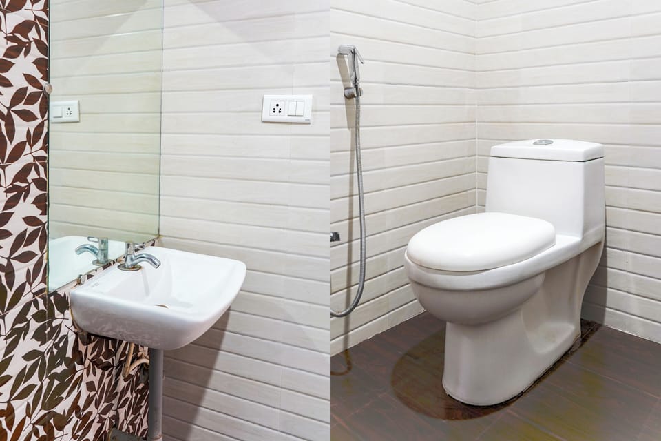 Deluxe Room, City View | Bathroom