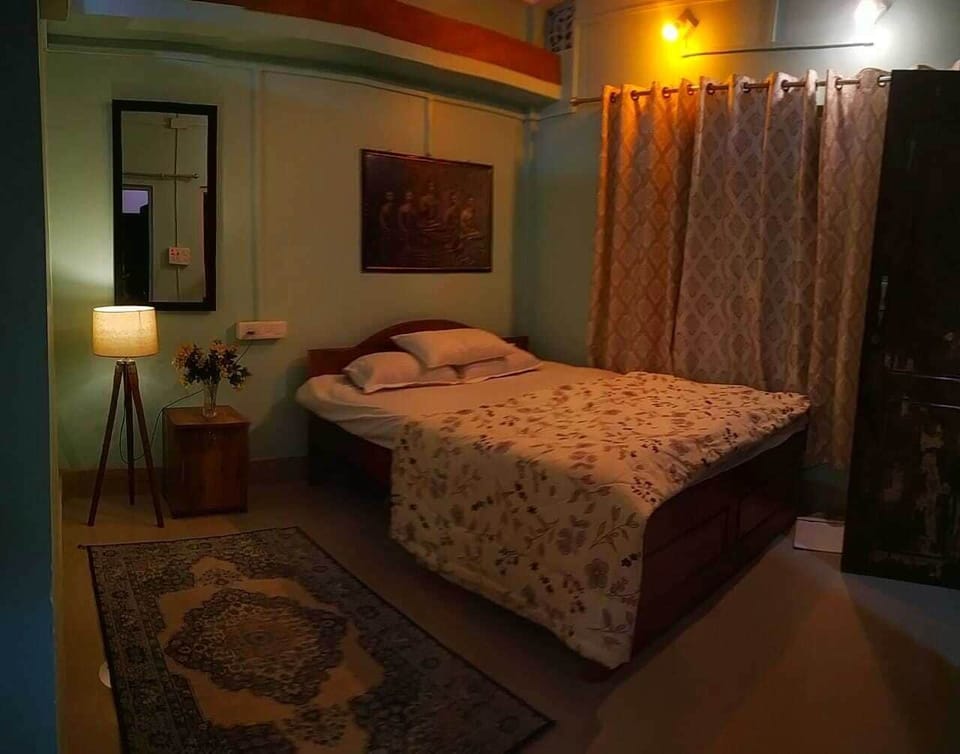 Double Room, 1 Queen Bed, Balcony, Garden View | Laptop workspace