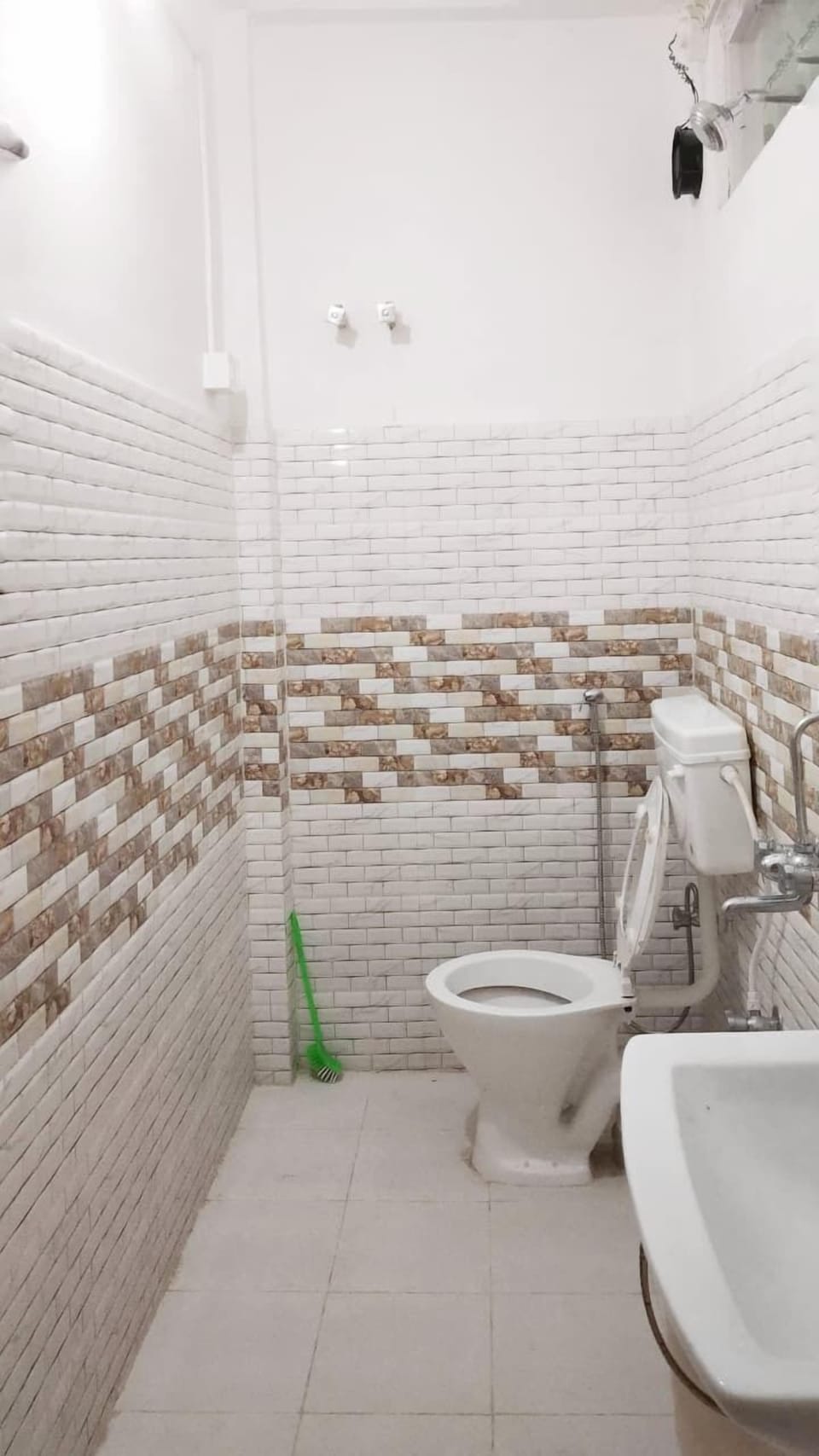 Quadruple Room, Balcony, Garden View | Bathroom | Shower, towels, soap, shampoo