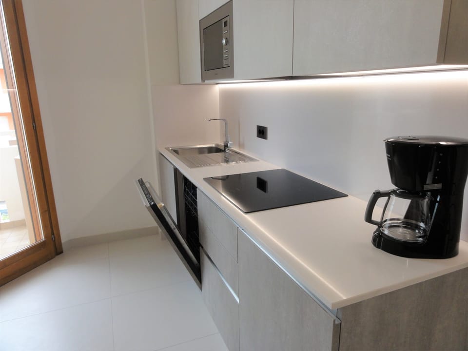 Apartment, 2 Bedrooms, Balcony, City View | Interior