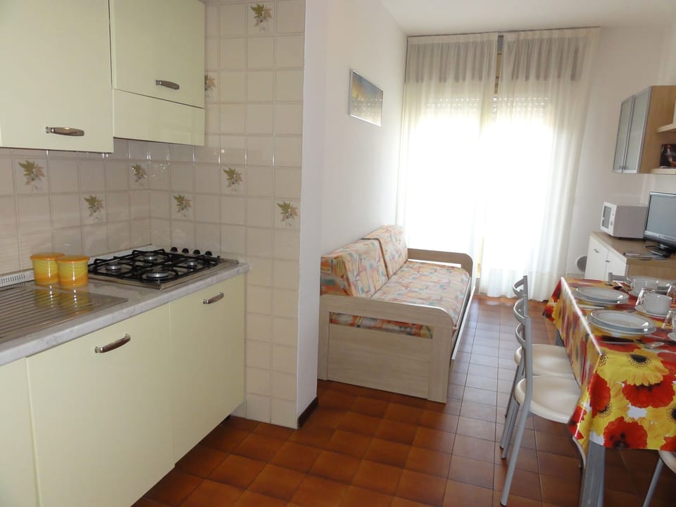 Apartment, 1 Bedroom, Balcony, City View | Interior