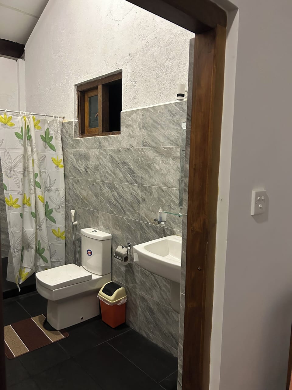 Standard Apartment, Air conditioning, Garden View | Bathroom | Shower, free toiletries, hair dryer, towels