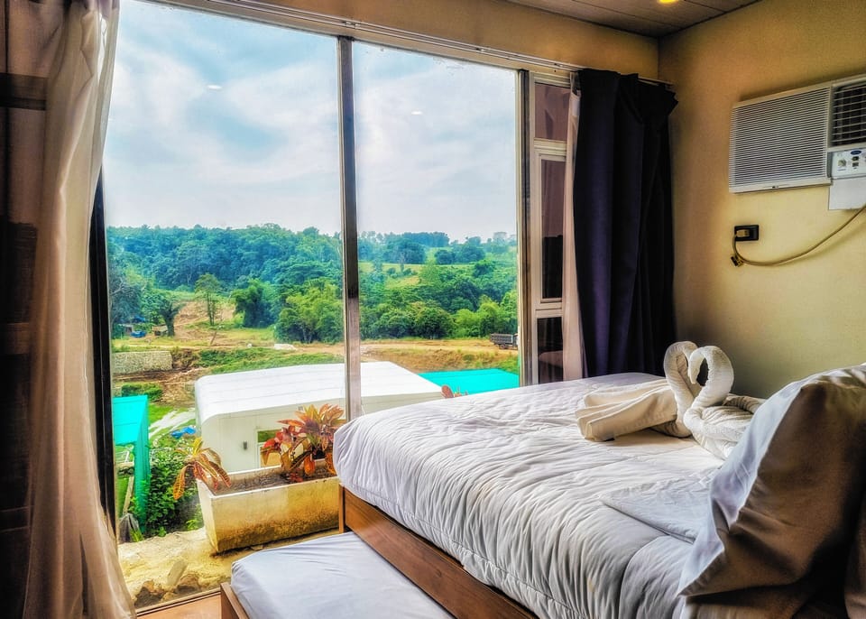 Classic Quadruple Room, Lake View | In-room safe, blackout drapes, bed sheets