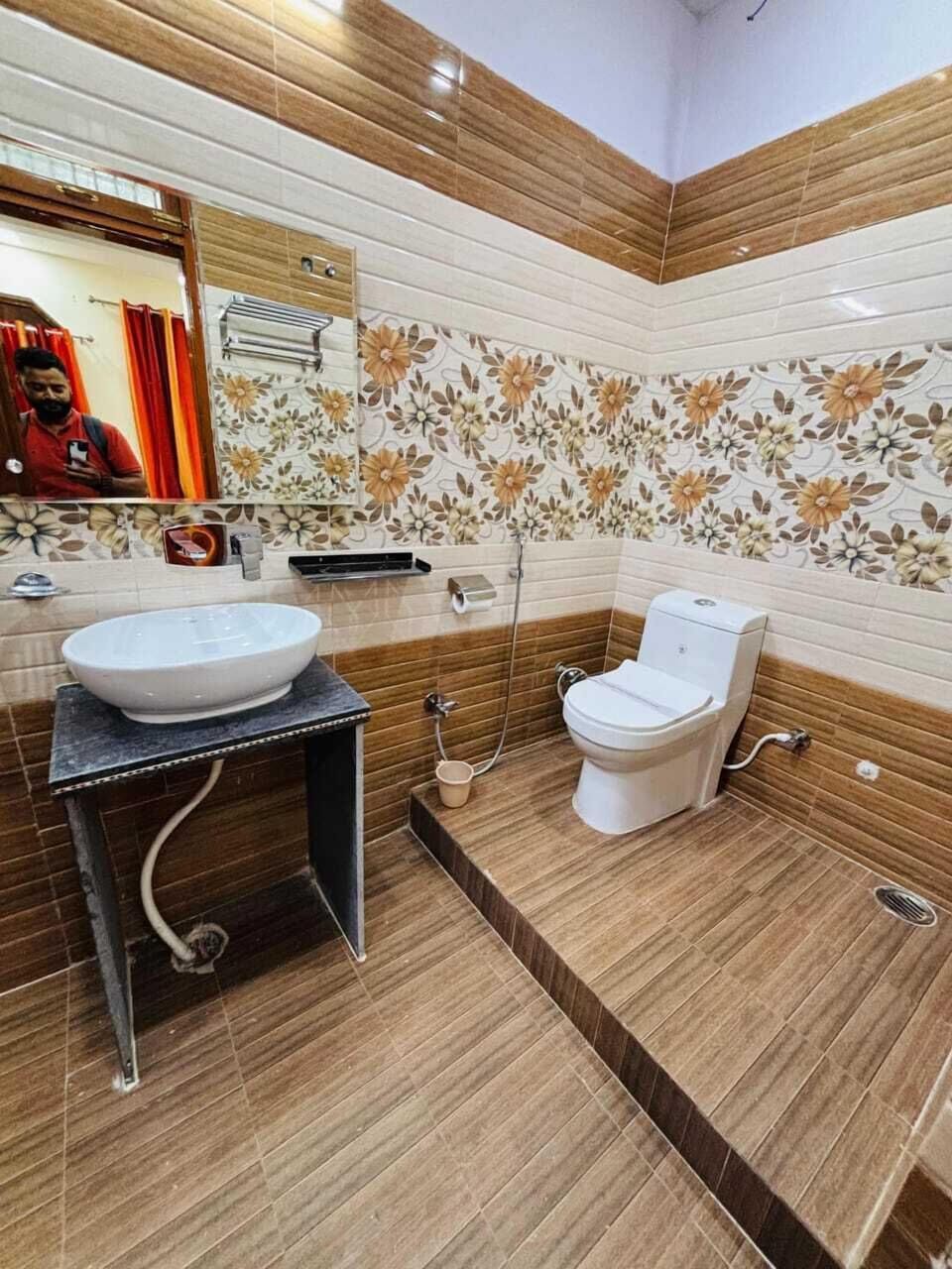 Deluxe Single Room, Balcony, Park View | Bathroom | Shower, free toiletries, slippers, bidet