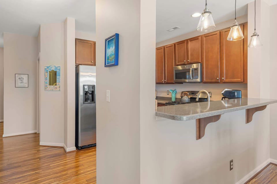 Condo, Multiple Beds, Balcony (Grande at Canal 14) | Private kitchen