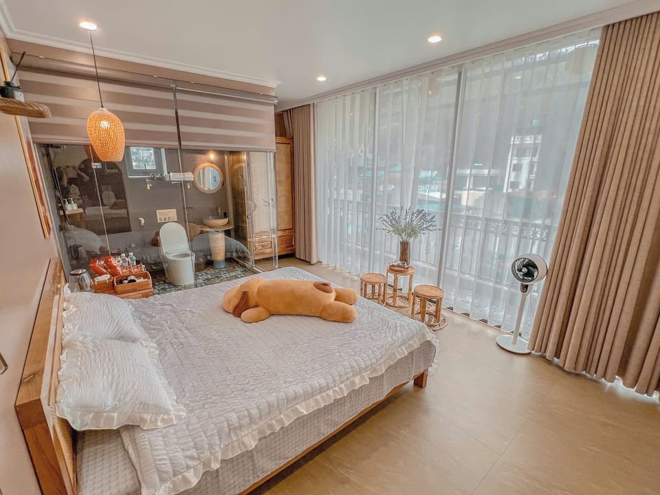 Deluxe Room, City View | Laptop workspace, free WiFi