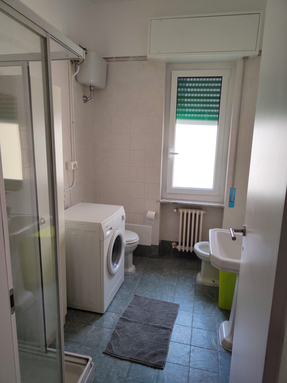 Classic Double or Twin Room | Bathroom | Hair dryer, towels
