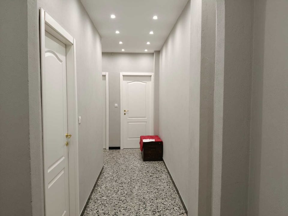 Classic Double or Twin Room | Desk, laptop workspace, cribs (free), bed sheets