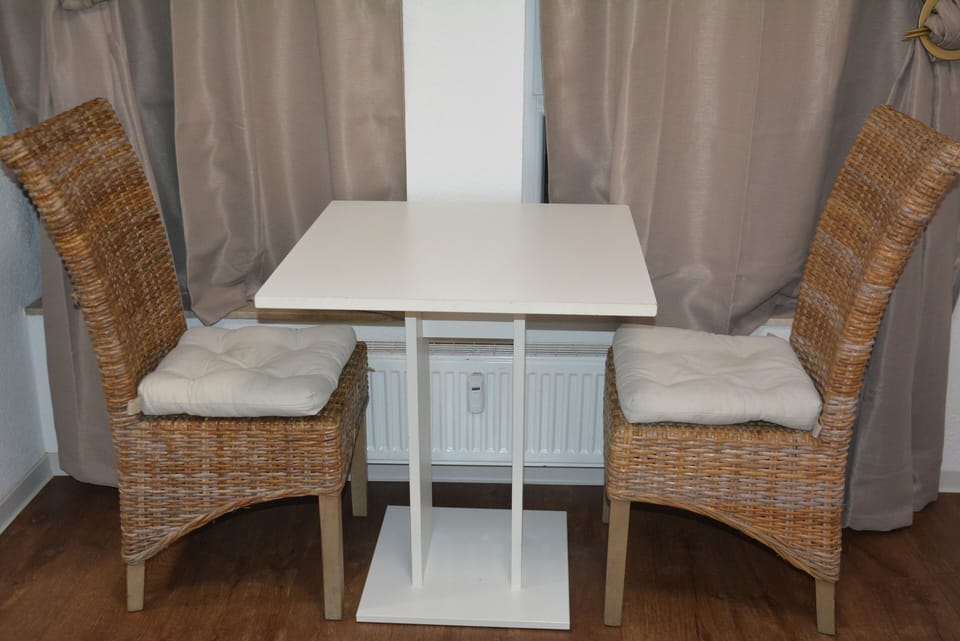 Deluxe Studio Suite | Living area | Flat-screen TV