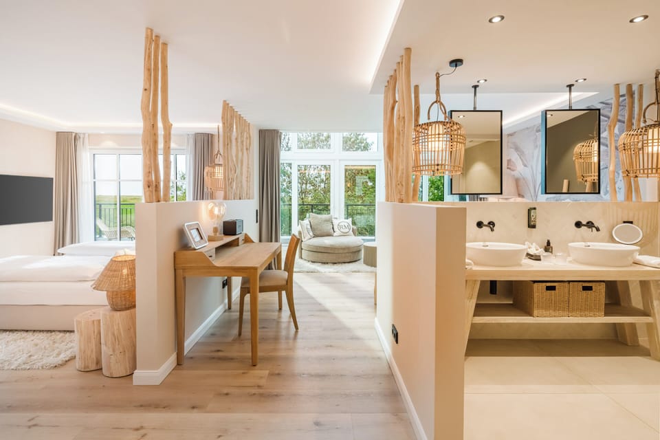 Luxussuite, Nichtraucher, Gartenblick | Premium bedding, minibar, in-room safe, individually decorated