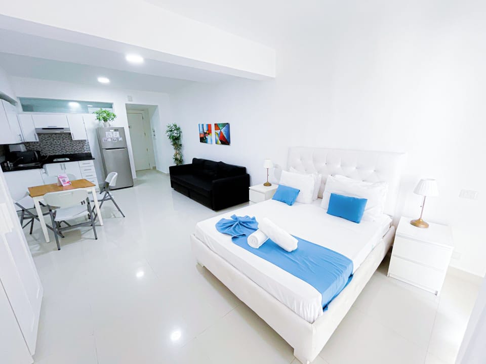 Deluxe Studio, 1 Queen Bed with Sofa bed, Pool Access, City View | Egyptian cotton sheets, premium bedding, down comforters