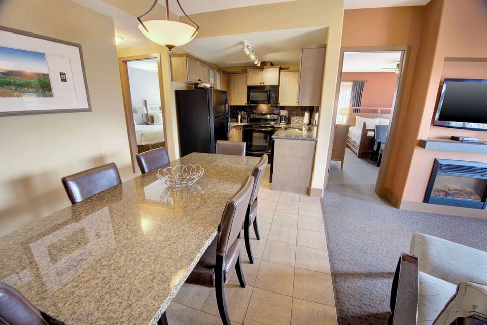 Condo, 3 Bedrooms (1 King Bed, 2 Queen Beds, 1 Sofa Bed) | Premium bedding, in-room safe, desk, soundproofing