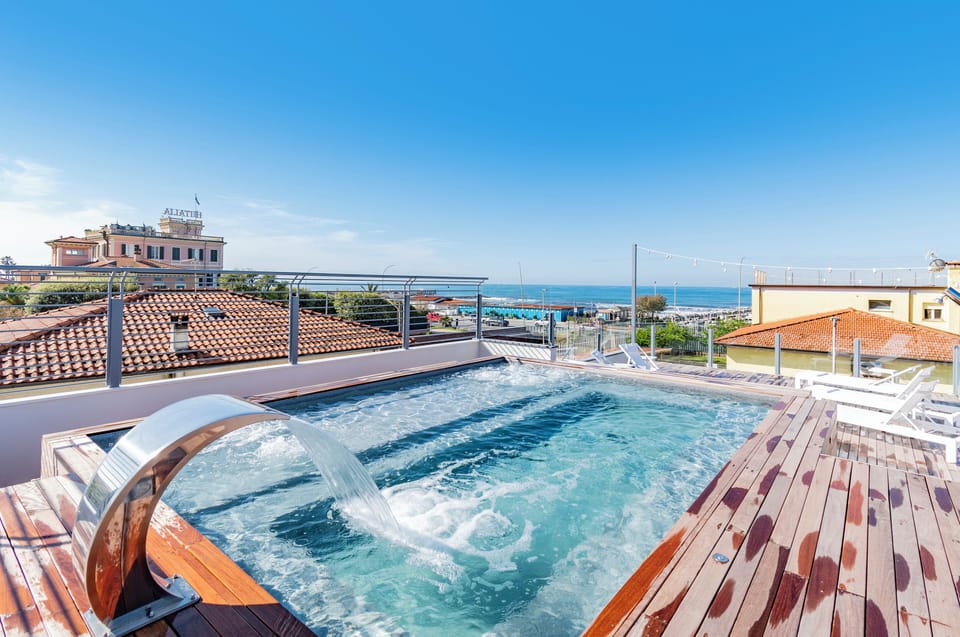 Rooftop pool