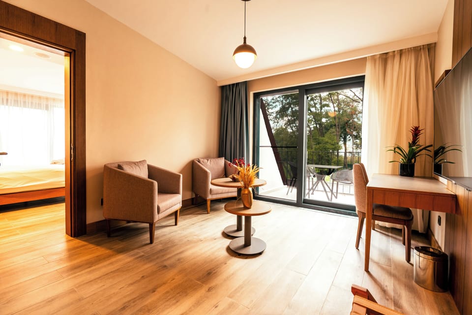 Deluxe Suite, Balcony, Garden View | Minibar, in-room safe, desk, free cribs/infant beds