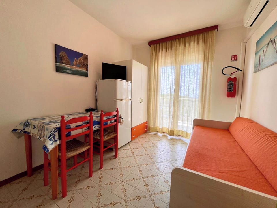 Studio, Multiple Bedrooms, Balcony, Pool View | Living area