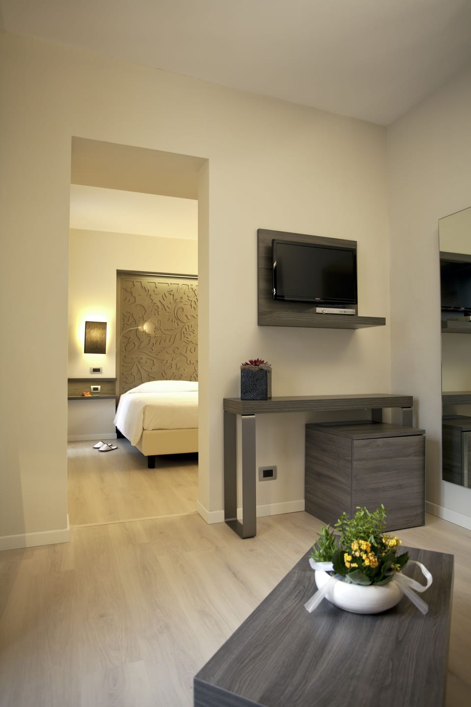 Junior Suite | Living area | 20-inch TV with digital channels