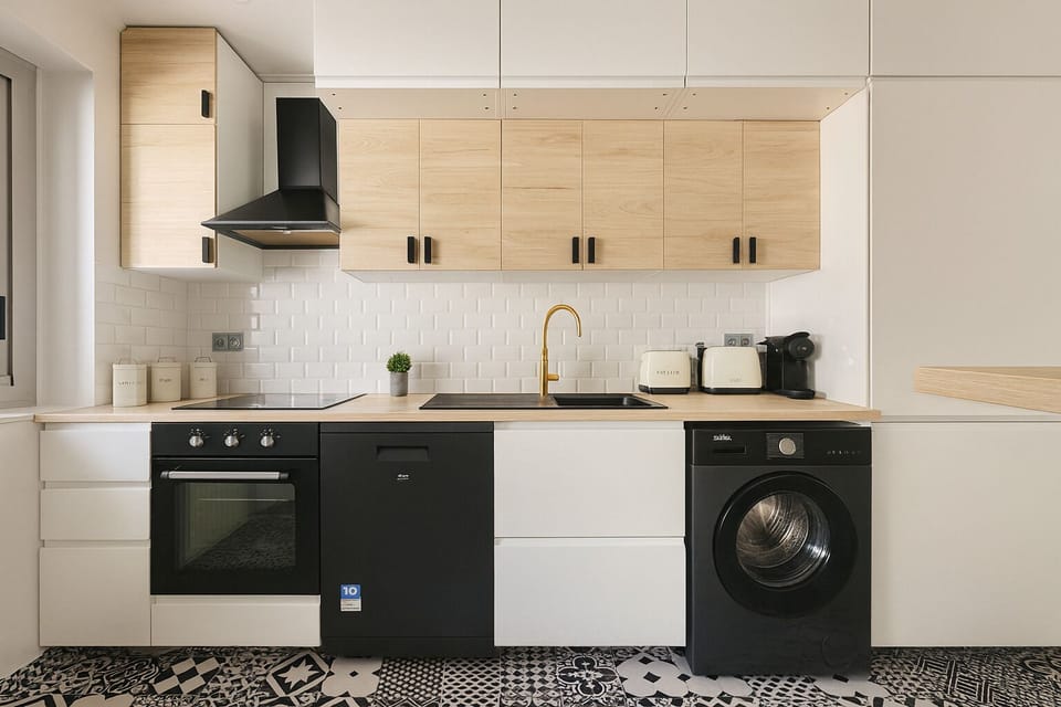 Apartment | Private kitchen | Fridge, microwave, oven, stovetop