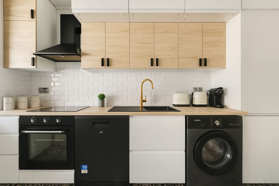 Apartment | Private kitchen | Fridge, microwave, oven, stovetop