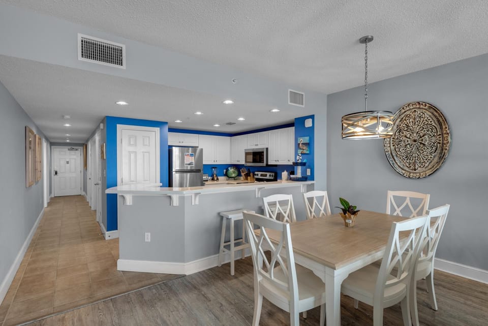 Condo, 1 King Bed with Sofa bed (Majestic Beach Towers 2-1703) | Dining