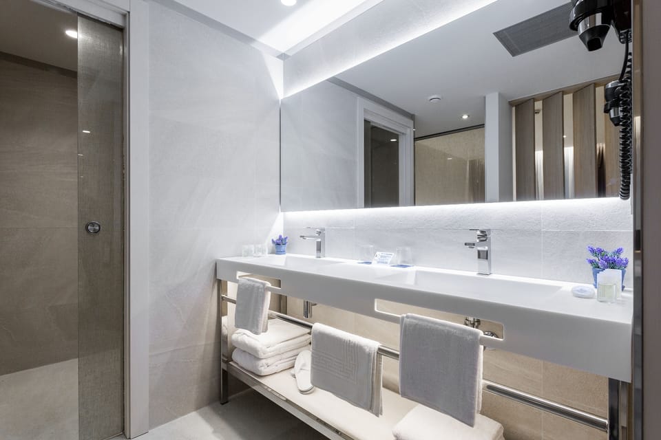 Deep soaking tub, free toiletries, hair dryer, towels