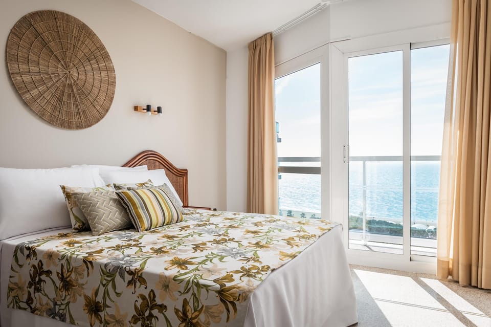 Desk, WiFi, bed sheets