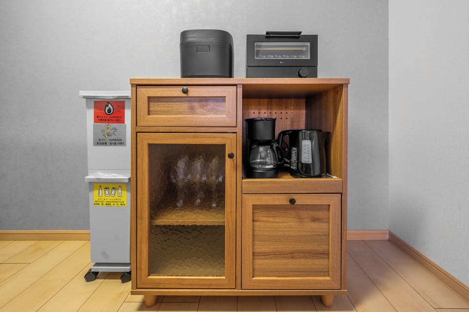Fridge, microwave, stovetop, toaster