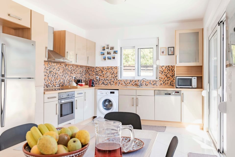 House | 3 bedrooms, desk