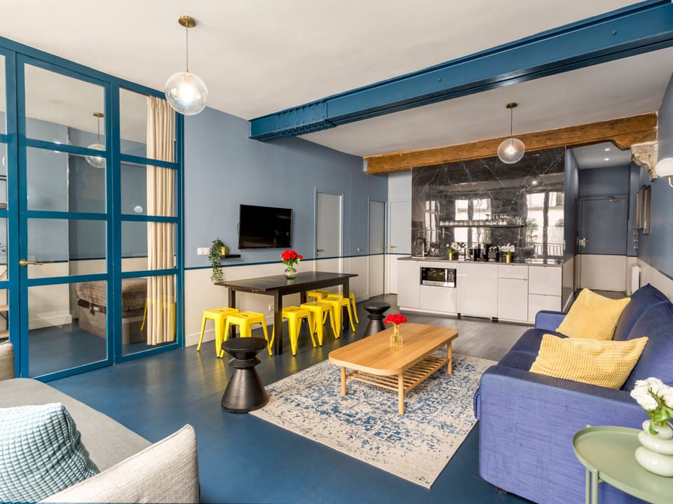 Apartment, City View | Living area | 43-inch Smart TV with cable channels, Netflix, streaming services