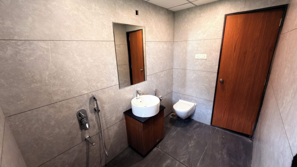 Family Double Room, Balcony | Bathroom | Shower, slippers, bidet, towels