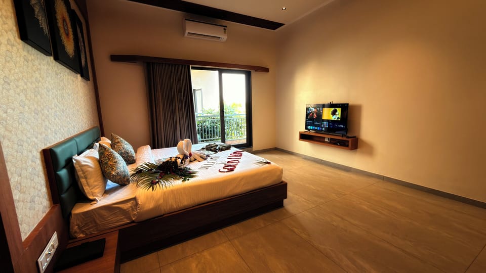 Family Double Room, Balcony | Desk, laptop workspace, free WiFi