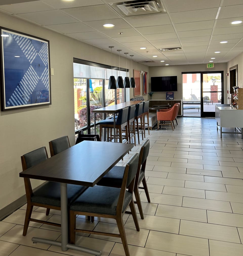 Free daily continental breakfast