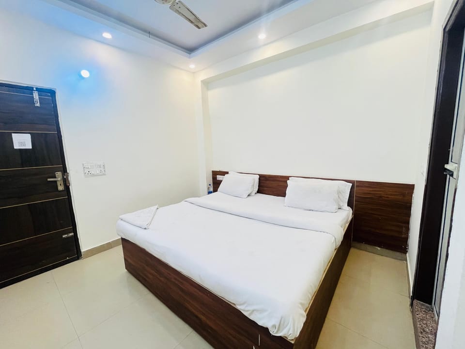 Double Room | Free WiFi, bed sheets