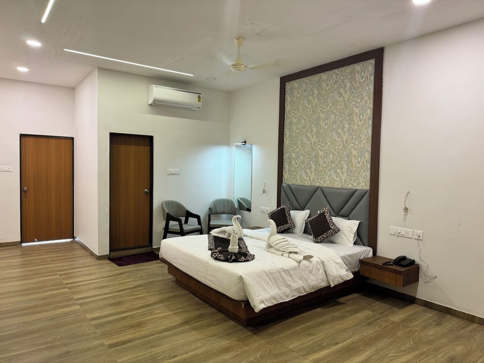 Premium Studio, 1 Queen Bed | Free WiFi
