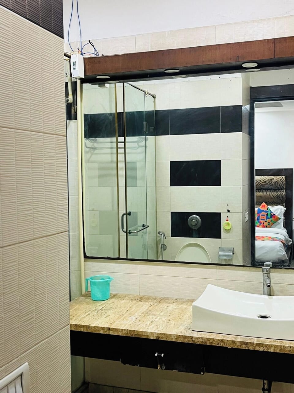 Double Room | Bathroom | Combined shower/tub, soap, shampoo, toilet paper