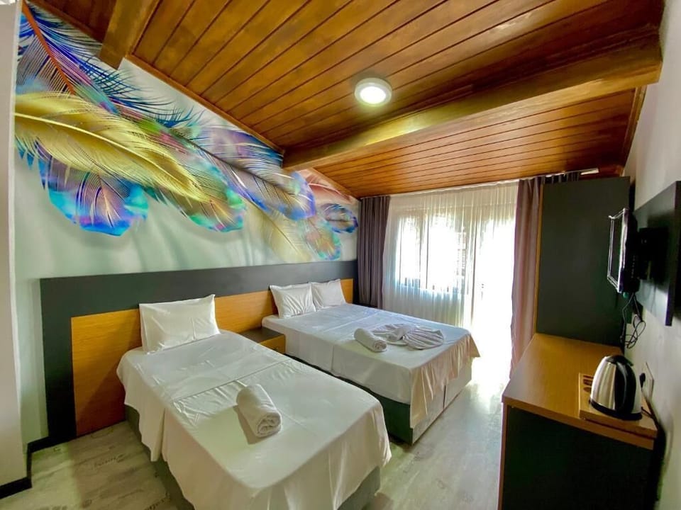 Standard Triple Room | Laptop workspace, free WiFi