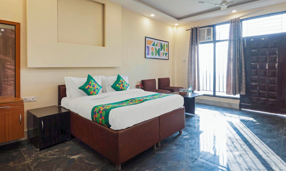 Standard Double Room | Desk, iron/ironing board