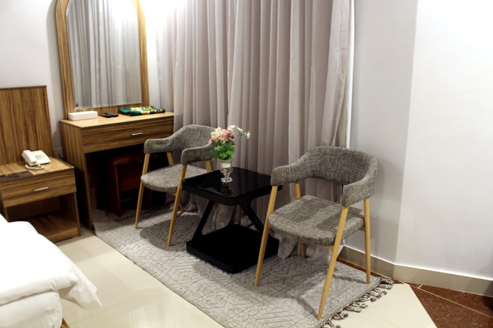 Deluxe Studio | In-room safe, iron/ironing board, free WiFi