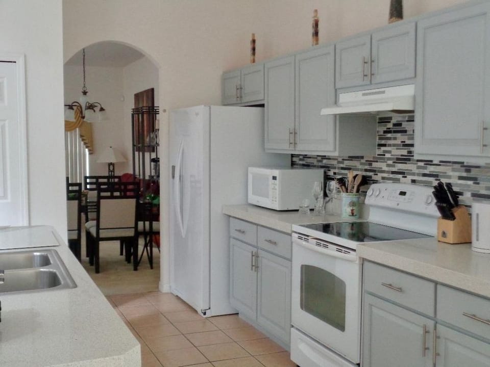 House, 4 Bedrooms | Private kitchen