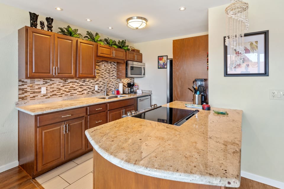 Condo, 2 Bedrooms | Private kitchen | Fridge, oven, coffee/tea maker, toaster