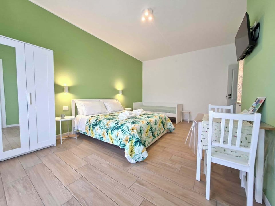 Studio, Balcony, Park View | Down comforters, iron/ironing board, travel crib, free WiFi