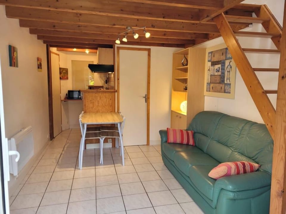 Comfort Cottage | Living area | TV
