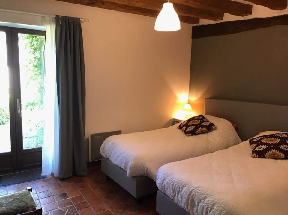 Iron/ironing board, free WiFi