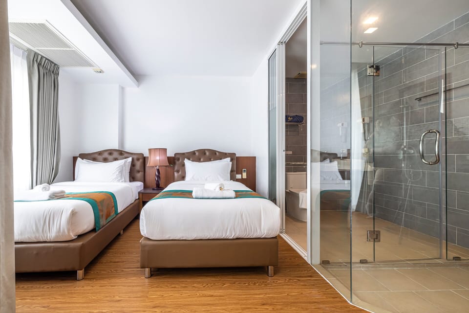 Comfort Twin Room, 1 Bedroom, City View | Hypo-allergenic bedding, down comforters, in-room safe, desk