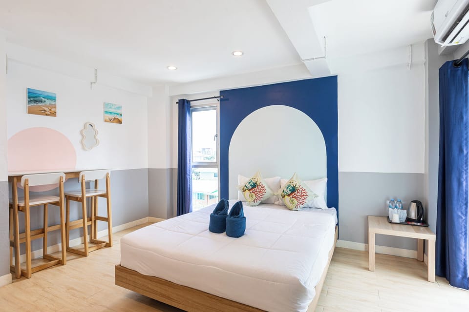 Deluxe Room | Desk, laptop workspace, free WiFi, bed sheets