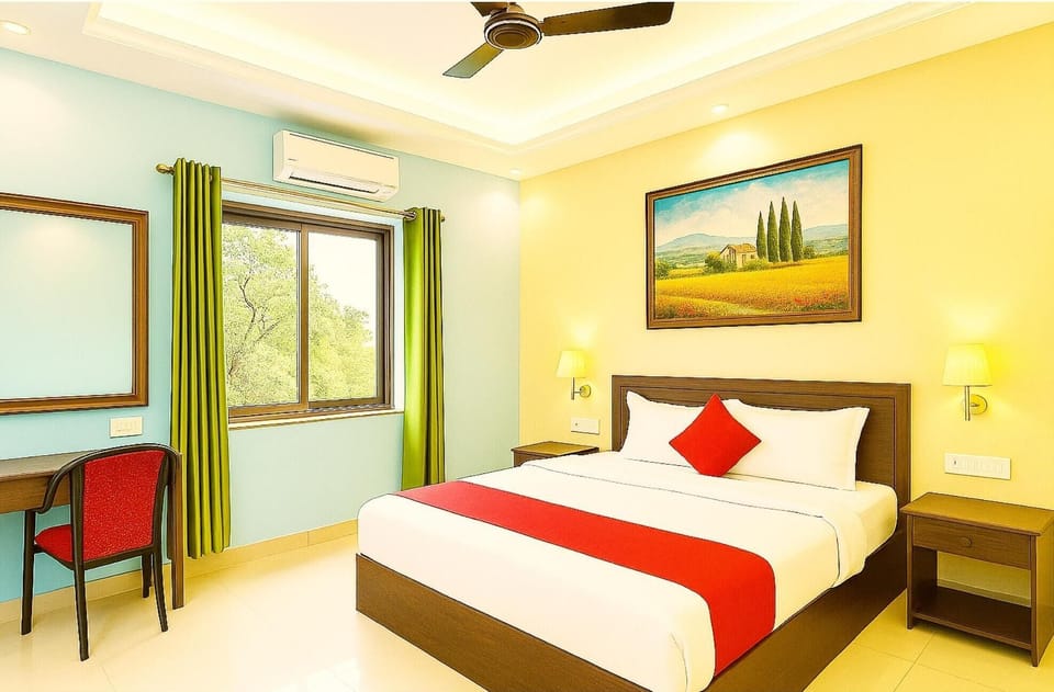 Standard Double Room, Multiple Beds, Air conditioning | Hypo-allergenic bedding, in-room safe, desk, soundproofing