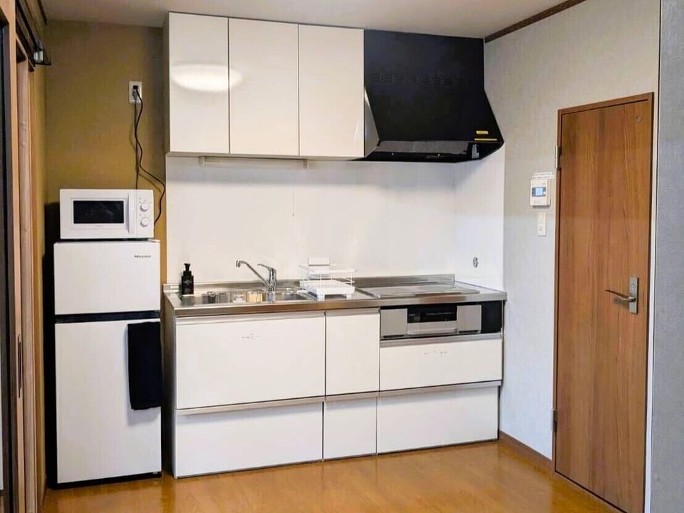 House, 2 Bedrooms, Non Smoking, Kitchen | Private kitchen | Fridge, microwave, stovetop, electric kettle