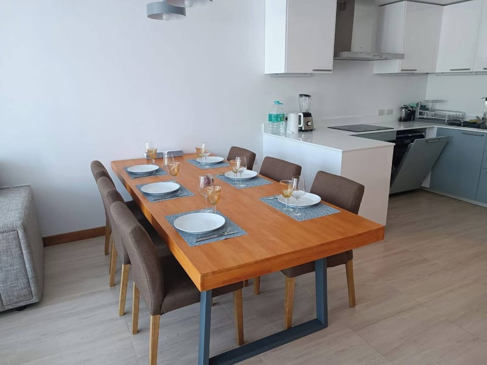 Apartment, 2 Bedrooms, Smoking, Balcony | Dining room