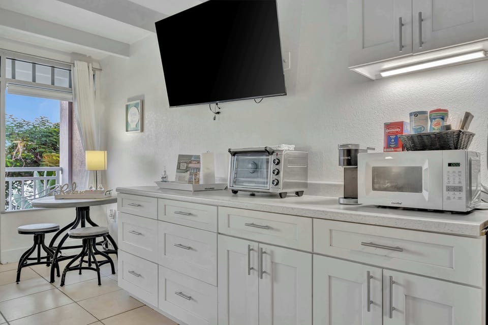 House | Desk, Internet